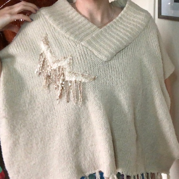 Vintage knit fringe tan poncho with appliqué - Picture 4 of 11